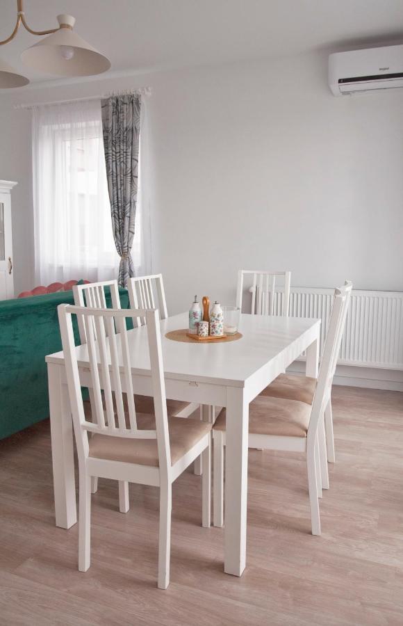 Elis Apartment By Oasis Homes Oradea Bagian luar foto