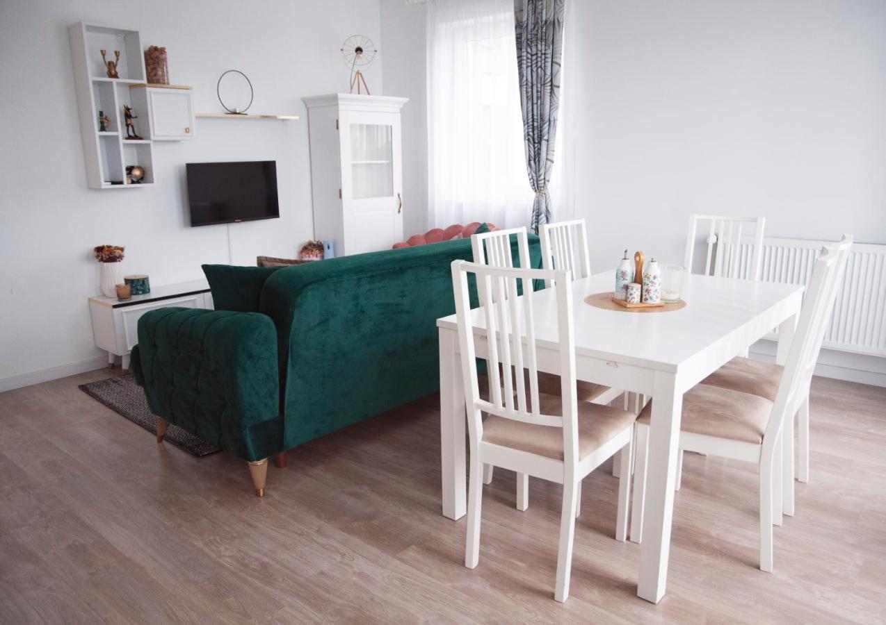 Elis Apartment By Oasis Homes Oradea Bagian luar foto